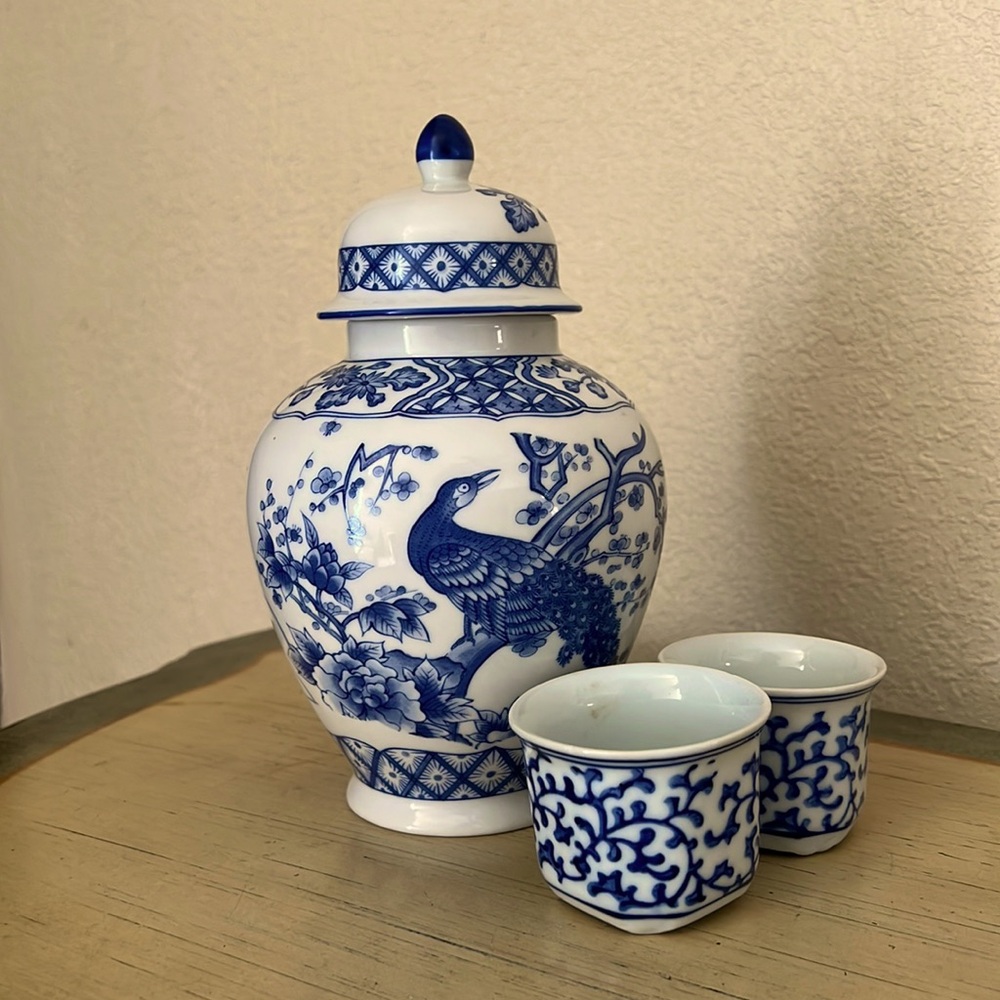blue and white chinoiserie Japanese porcelain